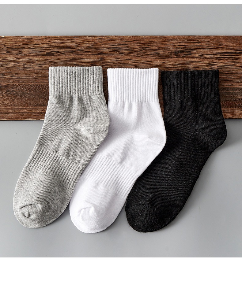 Cotton sports sock fabric and stitching detail